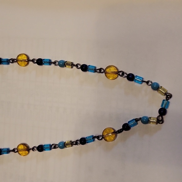 Corinne McCormck, 28", multi color eyeglass holder - Picture 2 of 4